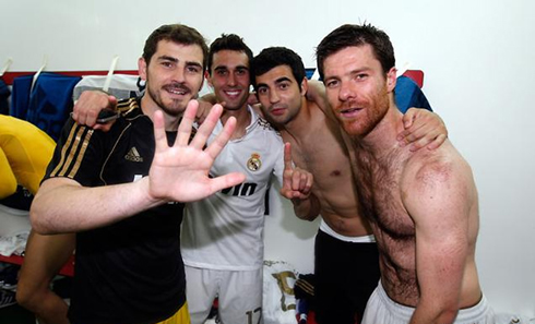Iker Casillas Arbeloa Albiol and Xabi Alonso without his shirt 