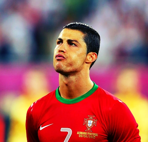 Ronaldo Euro 2012 Hairstyle on There Are 10 Handsome Football Star S Hairstyle  Cristiano Ronaldo