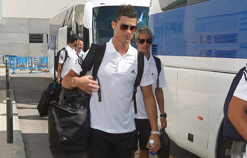 Ronaldo2013 on Cristiano Ronaldo Carrying His Bag  When Joining Real Madrid 2012 2013
