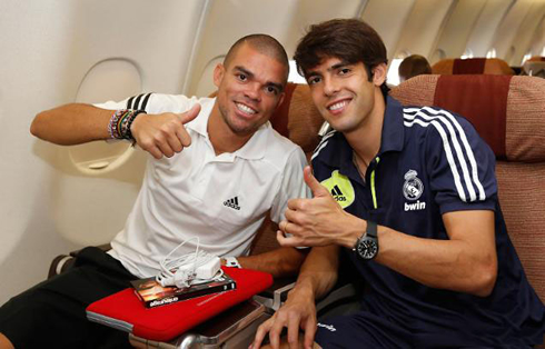 Pepe and Kaká together on the Real Madrid plane, in 2012
