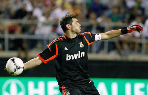 Iker Casillas making a long throw in a Real Madrid pre-season game, in 2012-2013