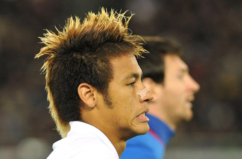 Neymar unique and original mohican and mohawk haircut, with Messi standing near him, in 2012