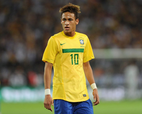 Neymar with a funny haircut and hairstyle, wearing the number 10 jersey for Brazil, in 2012