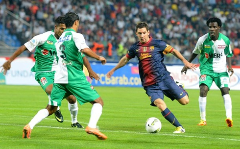 Lionel Messi playing for Barcelona, with the new jersey and kit for 2012-2013