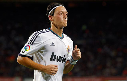 Ronaldo Playing on Cristiano Ronaldo 545 Mesut Ozil Playing For Real Madrid In 2012 2013