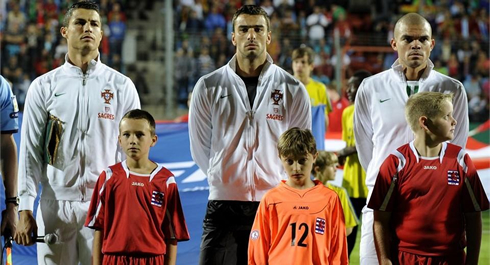 Cristiano Ronaldo lined up with Rui Patrício and Pepe, hearing the Portuguese National Anthem