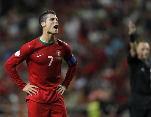 Cristiano Ronaldo putting his hands on his waist and complaining at someone in Portugal vs Azerbaijan, for the FIFA 2014 World Cup qualification stage