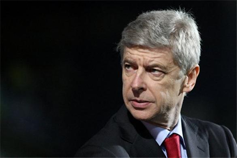 Arsene Wenger wearing his trademark Arsenal red tie