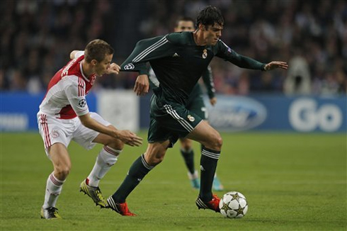 Ricardo Kaká driving the ball in Ajax 1-4 Real Madrid, in 2012-2013