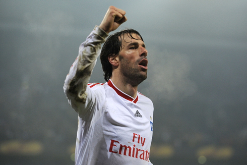 Ruud van Nistelrooy playing for Hamburger SV, in 2010-2011