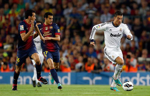 Cristiano Ronaldo running faster than Pedrito and Sergio Busquets, in Barcelona vs Real Madrid 2012-2013