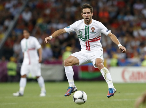 João Moutinho technique when receiving and controlling the ball on midfield, during a Portuguese National Team match