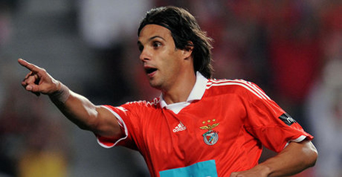 Nuno Gomes explodes after scoring for Benfica