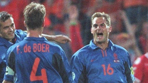 Ronald de Boer celebrating goal with his twin brother Frank de Boer, in Holland National Team