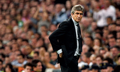 Manuel Pellegrini during a Clasico between Real Madrid and Barcelona, in 2009-2010