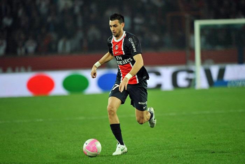 Javier Pastore driving the ball close to his feet, in a game for PSG in 2012-2013