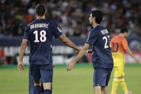 Javier Pastore greeting Zlatan Ibrahimovic in a game between PSG and Barcelona, in 2012-2013