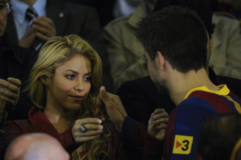 Gerard Piqué tenderness towards his girlfriend and WAG Shakira, in 2011