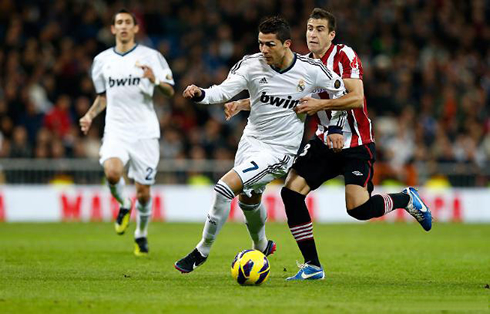 Cristiano Ronaldo being fouled and pulled from behind in Real Madrid vs Athletic Bilbao, in 2012-2013