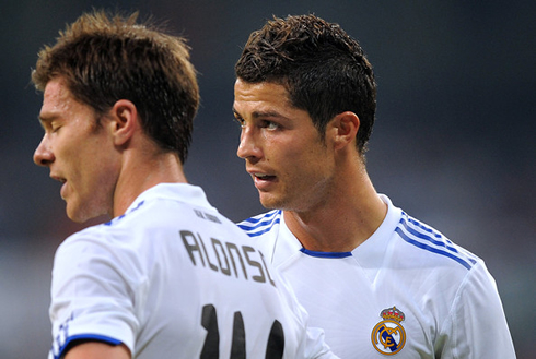 Cristiano Ronaldo argument and discussion with Xabi Alonso, while both decide who takes a free-kick in Real Madrid