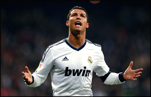 Cristiano Ronaldo playing as captain for the first time in Real Madrid, in 2013