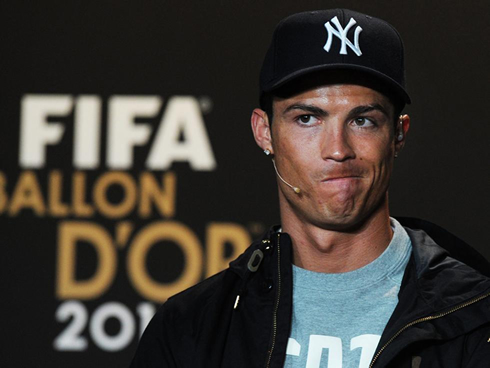 Cristiano Ronaldo disagreement face at the FIFA Balon d'Or 2012, with a New York Yankees cap and hat, on his head