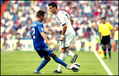Cristiano Ronaldo back heel touch, in Real Madrid vs Valencia, in 2012-2013