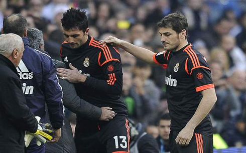 Iker Casillas comforting Adán, after he was sent off in Real Madrid