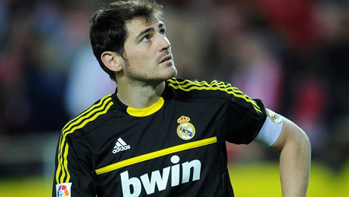 Iker Casillas in a black Real Madrid goalkeeper jersey, in 2013