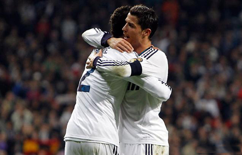 Cristiano Ronaldo hugging Raphael Varane, in goal celebrations at the Santiago Bernabéu, in Real Madrid 1-1 Barcelona, in 2013