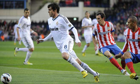 Kaká playing in Atletico Madrid vs Real Madrid, in 2013