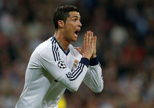 Cristiano Ronaldo praying in Real Madrid vs Borussia Dortmund, in 2013