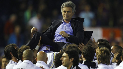 José Mourinho being walked on Real Madrid players shoulders, in 2012