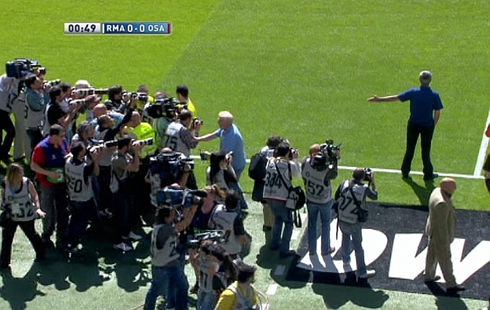 Mourinho uncomfortable with paparazzi and the Spanish media pressure, on his last game for Real Madrid
