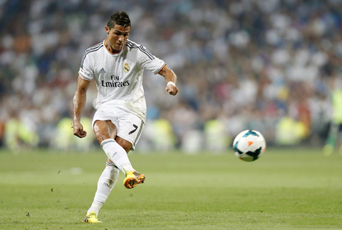 Cristiano Ronaldo taking a free-kick in Real Madrid 2-1 Betis