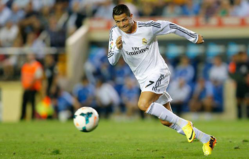 Cristiano Ronaldo going after the ball, in Real Madrid 2013-2014