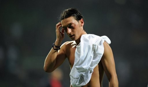 Mesut Ozil shirtless, could not handle pressure at Real Madrid