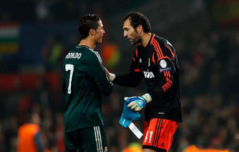 Cristiano Ronaldo talking with Diego Lopez in a Real Madrid game