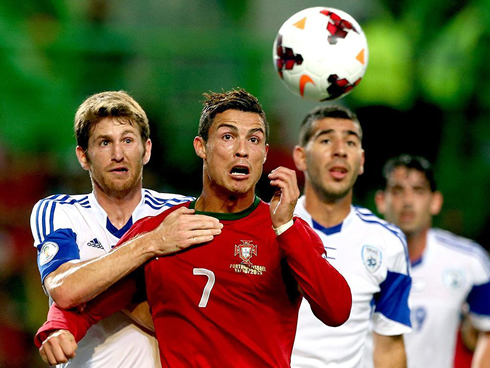 Cristiano Ronaldo being marked by several defenders at once