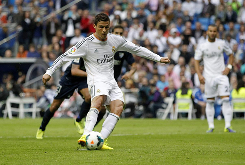 Cristiano Ronaldo scoring a penalty-kick in Real Madrid vs Malaga