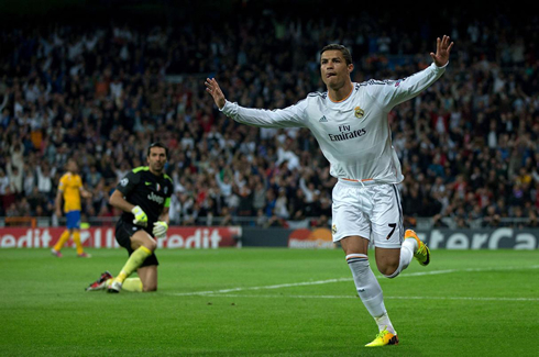 Cristiano Ronaldo beats Buffon and puts Real Madrid in front
