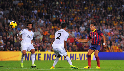 Alexis Sánchez lob and chip goal, in Barcelona 2-1 Real Madrid, for La Liga 2013-2014