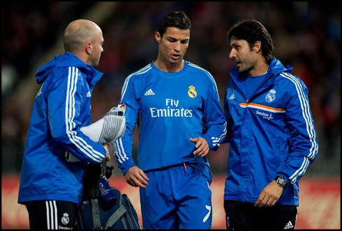 Cristiano Ronaldo leaving the pitch injured, in Almeria vs Real Madrid for La Liga 2013-2014