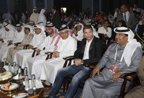Cristiano Ronaldo sitted next to Dubai sheikhs