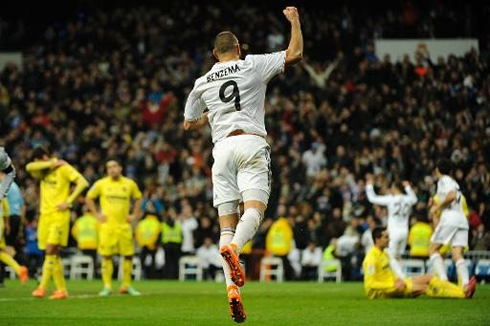 Karim Benzema scoring in Real Madrid 4-2 victory over Villarreal