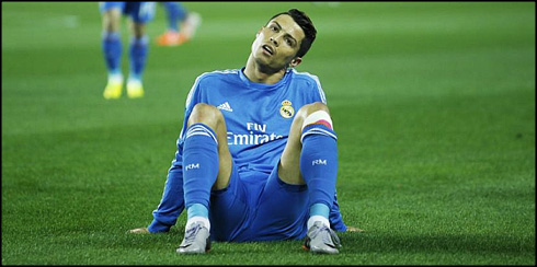 Cristiano Ronaldo injured in his left knee