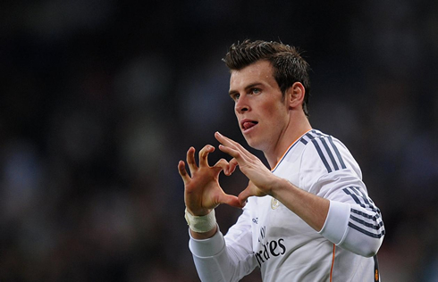 Gareth Bale making the heart with his hands