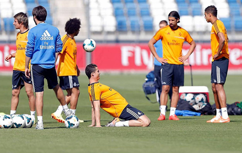 Cristiano Ronaldo stretching in training