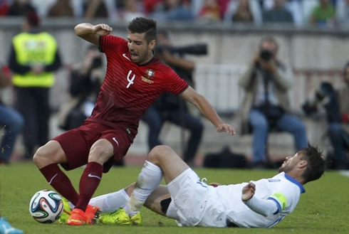 Miguel Veloso getting tackled in Portugal vs Greece in 2014
