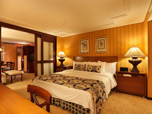 Royal Palm Plaza Resort Hotel luxurious room